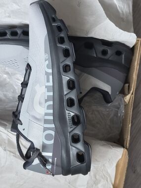 On Running Men’s Cloudtec Running Shoes - Light Gray & Black